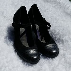INDIGO black leather women's shoes